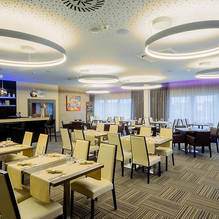 Hotel Tenis Зволен Екстериор снимка