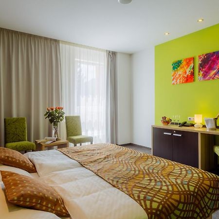 Hotel Tenis Зволен Екстериор снимка