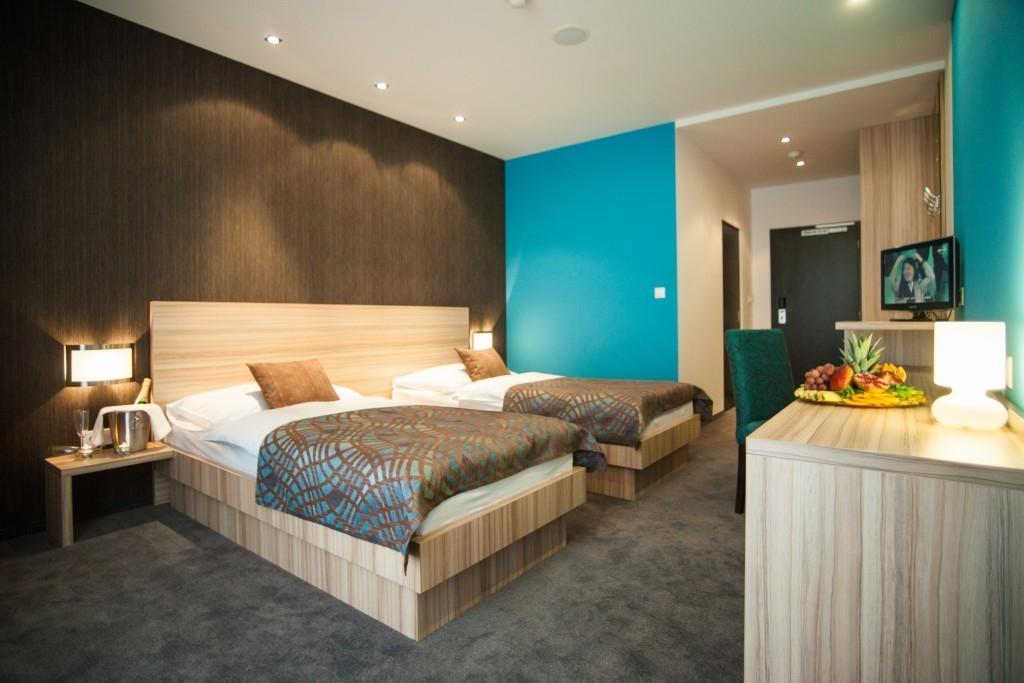 Hotel Tenis Зволен Екстериор снимка