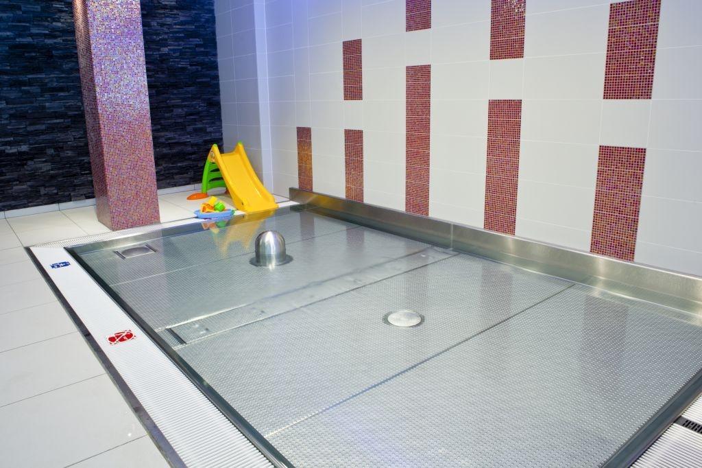 Hotel Tenis Зволен Екстериор снимка
