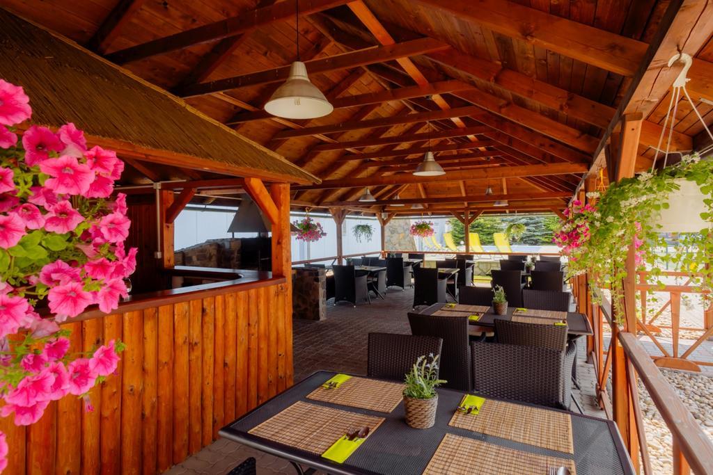 Hotel Tenis Зволен Екстериор снимка