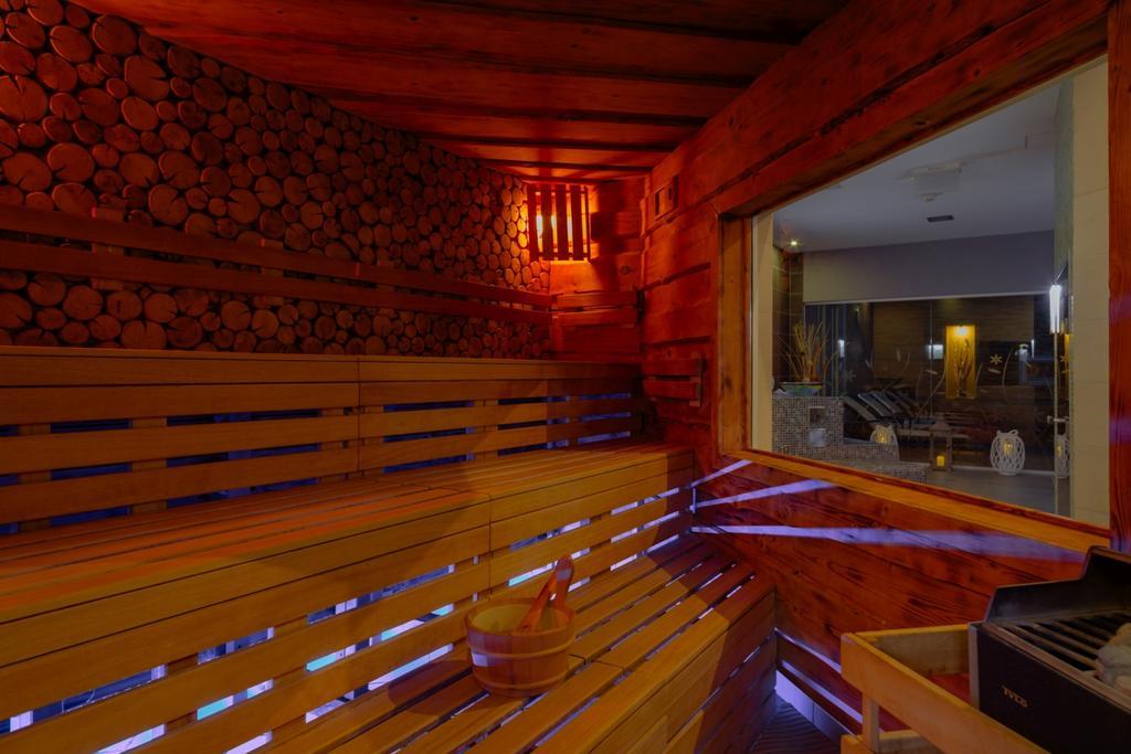 Hotel Tenis Зволен Екстериор снимка