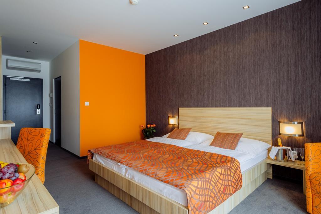 Hotel Tenis Зволен Екстериор снимка
