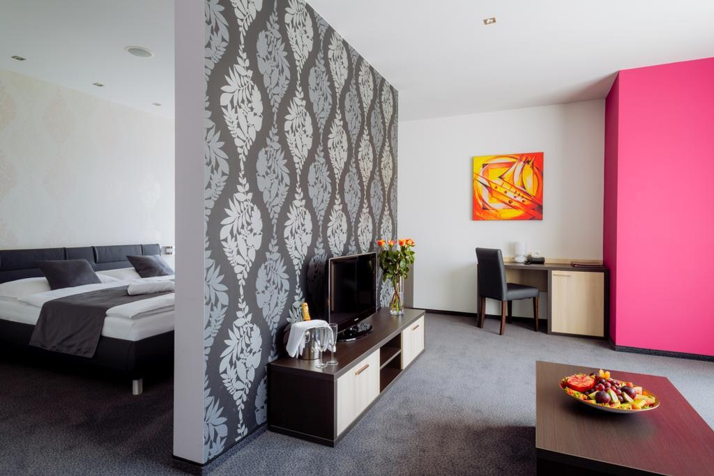 Hotel Tenis Зволен Екстериор снимка