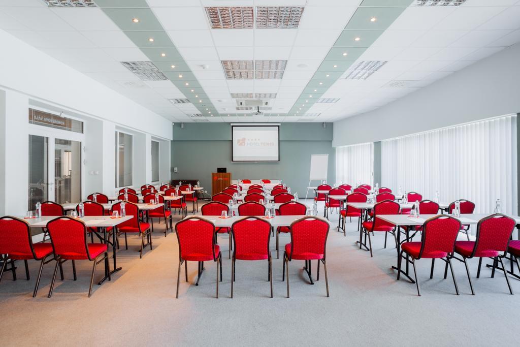 Hotel Tenis Зволен Екстериор снимка
