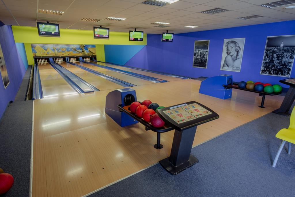 Hotel Tenis Зволен Екстериор снимка