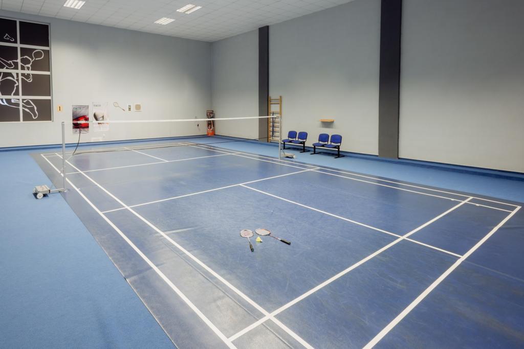 Hotel Tenis Зволен Екстериор снимка