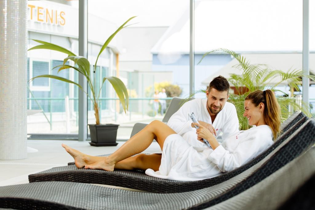 Hotel Tenis Зволен Екстериор снимка