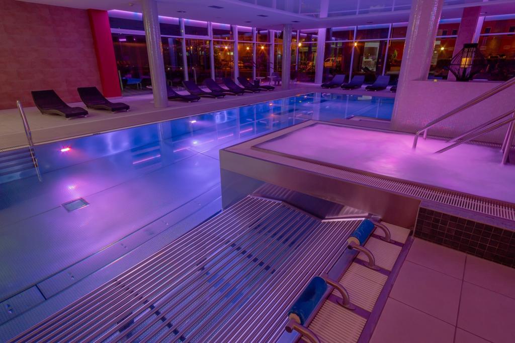Hotel Tenis Зволен Екстериор снимка
